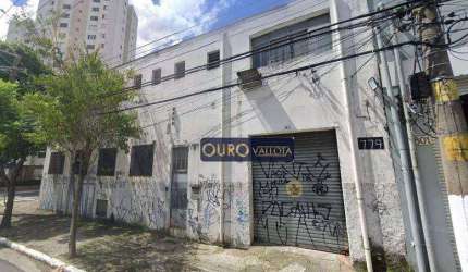 Galpão de Esquina com 600m²