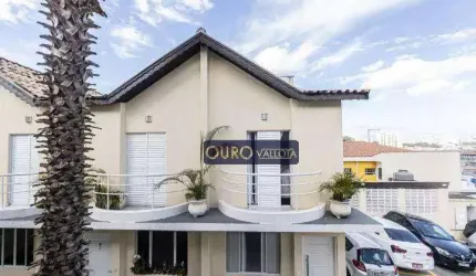 Sobrado em condomínio fechado