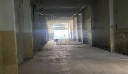 Galpão com 950m²