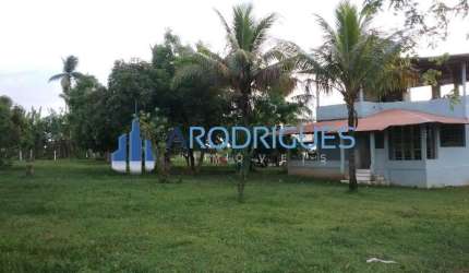 Sitio comercial no Distrito Industrial de Candeias-BA: 3 quartos, 1 suite, 2 salas, 1 banheiro, 110.000m². Venda ou locação!