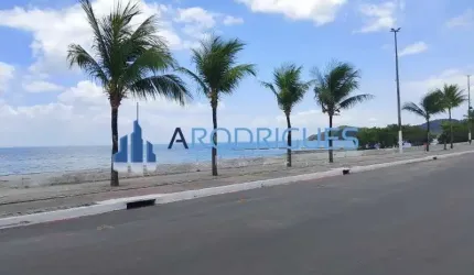 Casa à venda em Madre de Deus-BA: 8 quartos, 3 salas, 4 banheiros, 1 vaga de garagem, 344 m² de área.