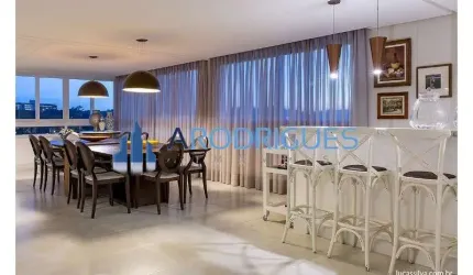 Mansão à Venda de Luxo: Casa em Condomínio de 5 suítes em Alphaville I, Salvador-BA com 655m² - Oportunidade Única!