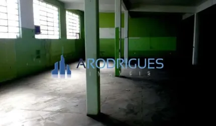 Prédio de 2 andares com 500 m2, sendo 23 metros  de frente com aproximadamente 10 vagas para carros.