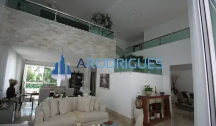 Casa de Alto Luxo em Alphaville I, Salvador-BA: 4 quartos, 4 suítes, 3 salas, 7 banheiros, 6 vagas, 690m2 - Mobiliada e à Venda!