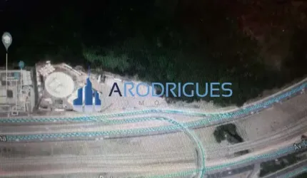 TERRENO NA AVENIDA PARALELA, FRENTE DE RUA, PLANO