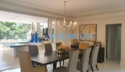 Luxuosa mansão de 5 quartos e 5 suítes no Alphaville I em Salvador-BA: 1.050m², 3 salas, 7 banheiros e 8 vagas de garagem!