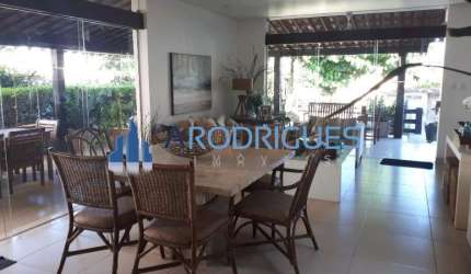 Imponente casa de luxo em condomínio, 4 quartos e 4 suítes em Itapuã, Salvador-BA, com 789m² e 3 vagas. Venha conhecer!