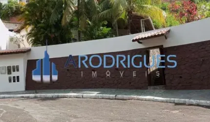 Excelente oportunidade de casa em condomínio com 2 quartos, 1 suíte, 1 sala, 2 banheiros, 3 vagas de garagem em Itapuã, Salvador-BA! Não perca!