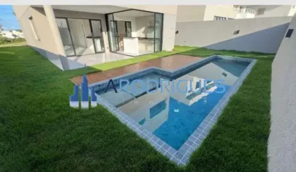Venda de luxuosa casa em condomínio com 4 quartos e 4 suítes na Vila de Abrantes, Camaçari-BA!