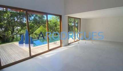 Casa Duplex de Luxo na Praia do Forte - Condomínio Fazenda Praia do Forte: 4 quartos, 4 suítes, 2 salas, 5 banheiros, 5 vagas, 450m².