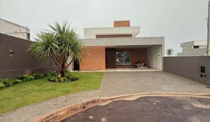 Casa de Alto Padrão no Condomínio Parthenon – 3 Suítes, Área de Lazer Completa – Paranavaí