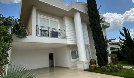 Sobrado à venda em Maringá, Zona 08, com 4 suítes, com 398 m², Mont Blanc