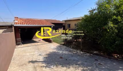 Vende-se casa no bairro leonor