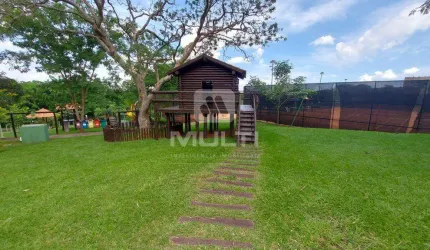 Casa em condomínio fechado com 4 quartos para alugar no Aclimação, Uberlândia  por R$ 8.000