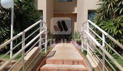Apartamento com 3 quartos para alugar no Umuarama, Uberlândia  por R$ 3.500