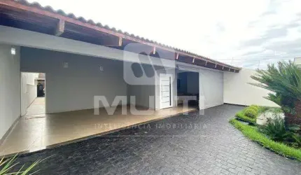 Casa com 3 quartos para alugar na Cidade Jardim, Uberlândia  por R$ 5.500