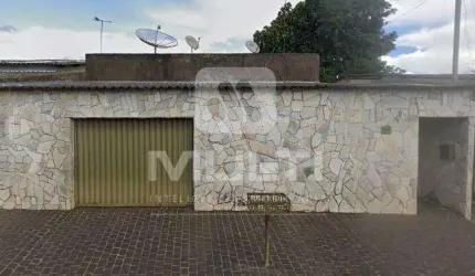 Casa com 3 quartos para alugar em Laranjeiras, Uberlândia  por R$ 2.800