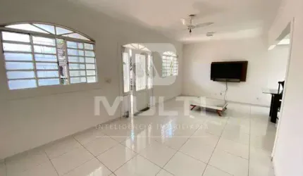 Casa com 3 quartos para alugar no Jardim Karaíba, Uberlândia  por R$ 5.200