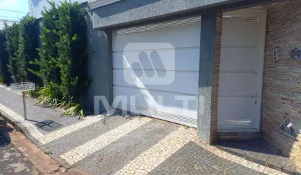 Casa com 3 quartos para alugar no Alto Umuarama, Uberlândia  por R$ 4.000