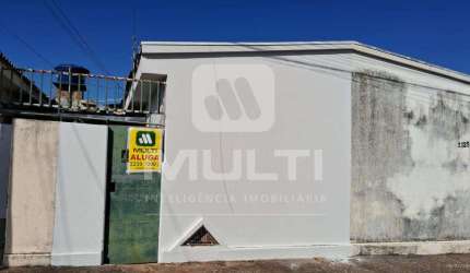 Casa com 1 quarto para alugar no Marta Helena, Uberlândia  por R$ 700