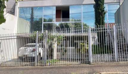 Casa com 3 quartos para alugar no Lidice, Uberlândia  por R$ 4.700