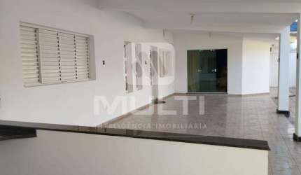 Casa comercial para alugar no Brasil, Uberlândia  por R$ 4.800
