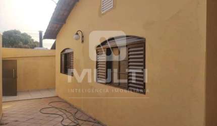 Casa com 4 quartos para alugar no Daniel Fonseca, Uberlândia  por R$ 2.500