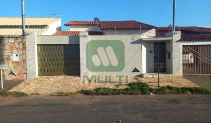 Casa com 3 quartos para alugar na Cidade Jardim, Uberlândia  por R$ 2.500