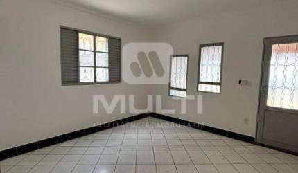 Casa com 3 quartos para alugar na Cidade Jardim, Uberlândia  por R$ 3.800