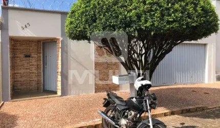 Casa com 3 quartos para alugar na Cidade Jardim, Uberlândia  por R$ 4.000