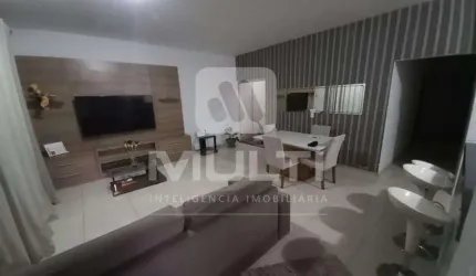 Casa com 3 quartos para alugar no Jardim Patrícia, Uberlândia  por R$ 3.500