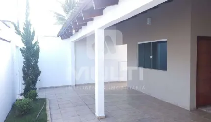 Casa com 3 quartos para alugar no Nova Uberlândia, Uberlândia  por R$ 5.250