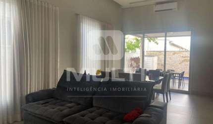 Casa em condomínio fechado com 3 quartos à venda em Laranjeiras, Uberlândia  por R$ 1.850.000