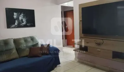 Casa com 2 quartos à venda em Granada, Uberlândia  por R$ 560.000
