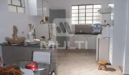 Casa com 2 quartos à venda no Chácaras Tubalina, Uberlândia  por R$ 370.000