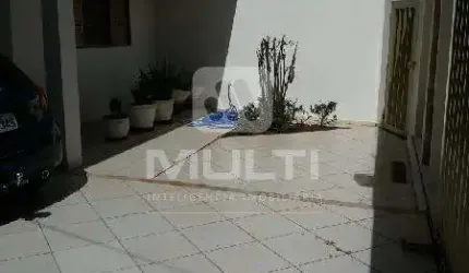 Casa com 3 quartos à venda no Santa Mônica, Uberlândia  por R$ 757.000