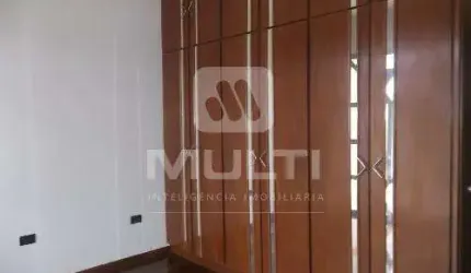 Casa com 5 quartos à venda no Bom Jesus, Uberlândia  por R$ 530.000