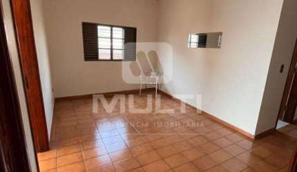 Casa com 4 quartos à venda no Santa Mônica, Uberlândia  por R$ 790.000