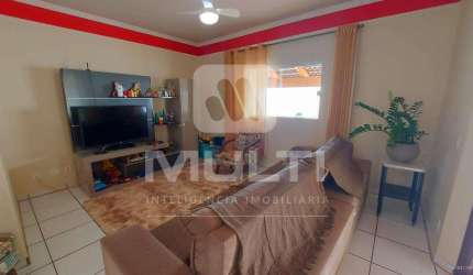 Casa com 4 quartos à venda no Santa Mônica, Uberlândia  por R$ 870.000