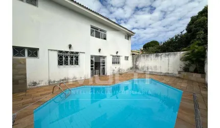 Casa com 4 quartos à venda em Saraiva, Uberlândia  por R$ 1.000.000