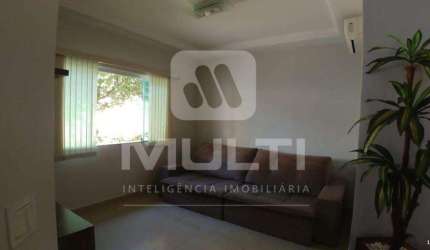 Casa com 4 quartos à venda no Custódio Pereira, Uberlândia  por R$ 840.000
