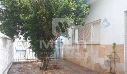 Casa com 5 quartos à venda no Martins, Uberlândia  por R$ 950.000