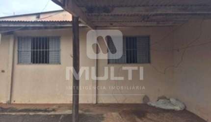 Casa com 2 quartos à venda no Centro, Uberlândia  por R$ 320.000