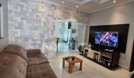 Casa com 3 quartos à venda no Santa Mônica, Uberlândia  por R$ 950.000