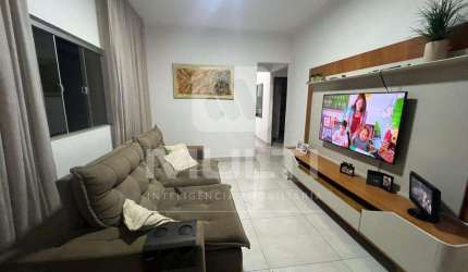 Casa com 3 quartos à venda no Planalto, Uberlândia  por R$ 670.000