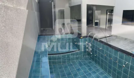 Casa com 3 quartos à venda no Alto Umuarama, Uberlândia  por R$ 1.000.000