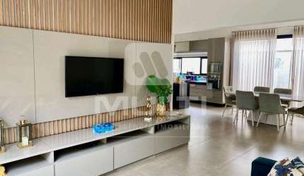 Casa em condomínio fechado com 3 quartos à venda em Laranjeiras, Uberlândia  por R$ 1.790.000