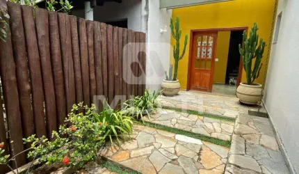 Casa com 3 quartos à venda no Itapema Sul, Uberlândia  por R$ 1.800.000