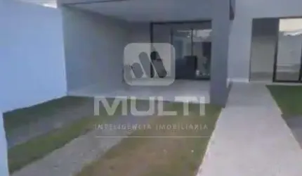 Casa com 3 quartos à venda no Novo Mundo, Uberlândia  por R$ 890.000
