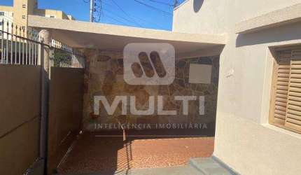 Casa com 3 quartos à venda no Centro, Uberlândia  por R$ 500.000